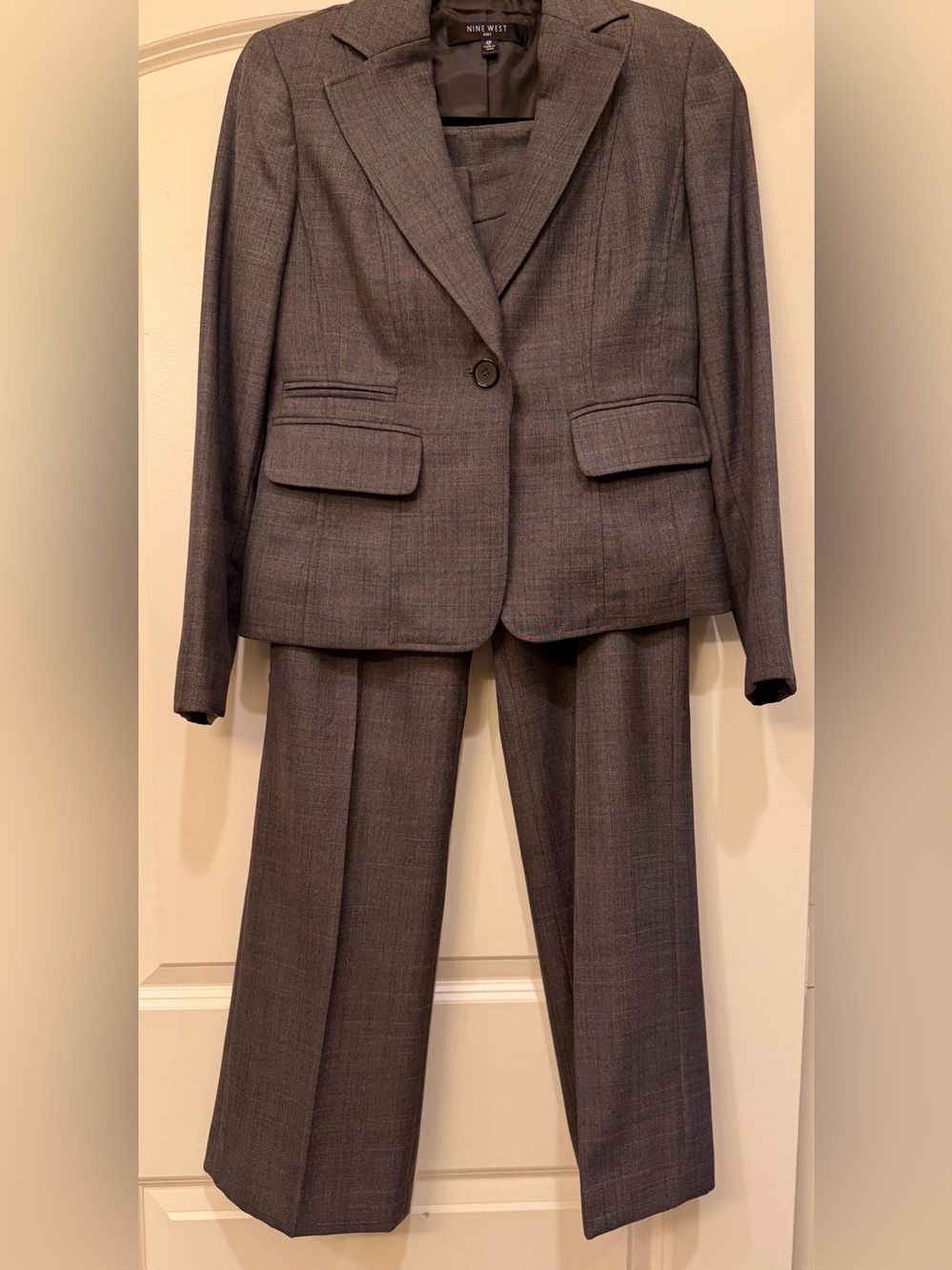 Nine West Warm Brown Plaid, 2-Piece Pant Suit with Blazer & Pants Size 4P